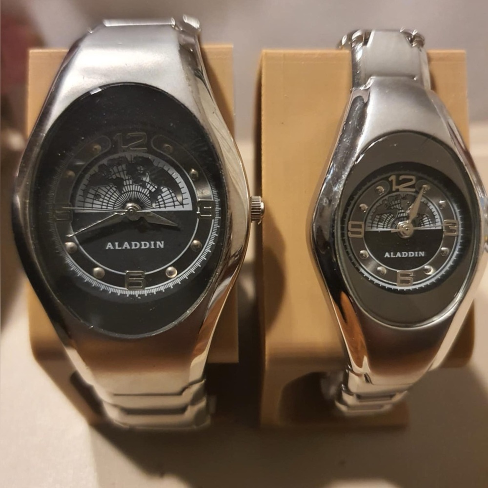 🦋10/$20🦋Vintage Aladdin Casino His & Her's Silver/Grey Stainless Steel Watch Set